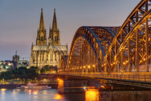 Montre la cathédrale de Cologne