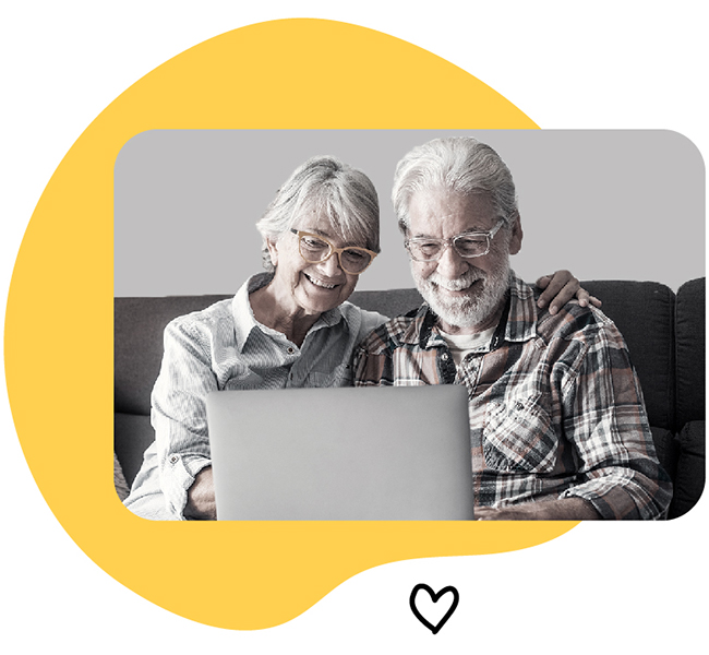 Äldre par framför dator