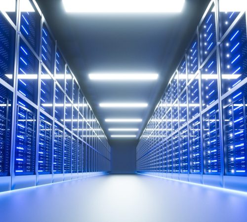 Dieses Bild zeigt einen Serverraum in blauem Licht.
